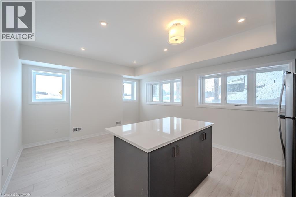 15 STAUFFER WOODS Trail Unit# A2, Kitchener, Ontario, N2P0L1 — Photo 8