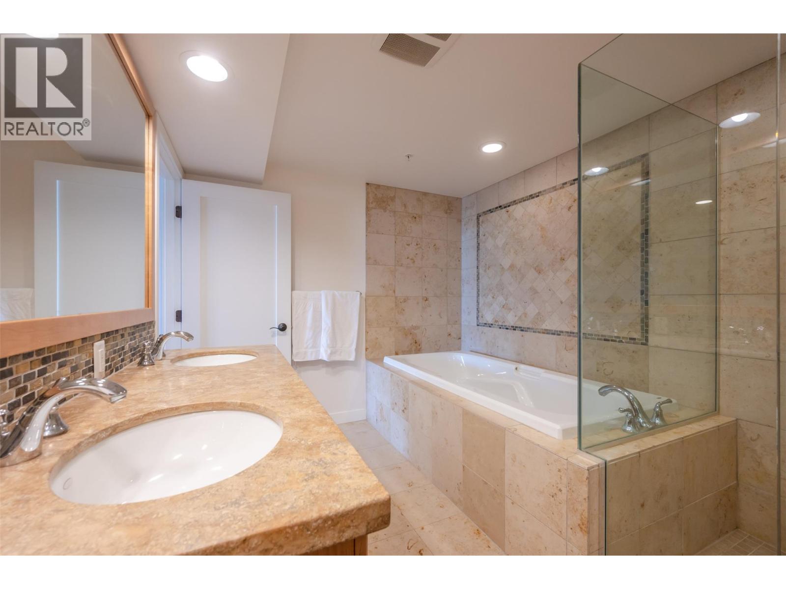 160 Lakeshore Drive W Unit# 401, Penticton