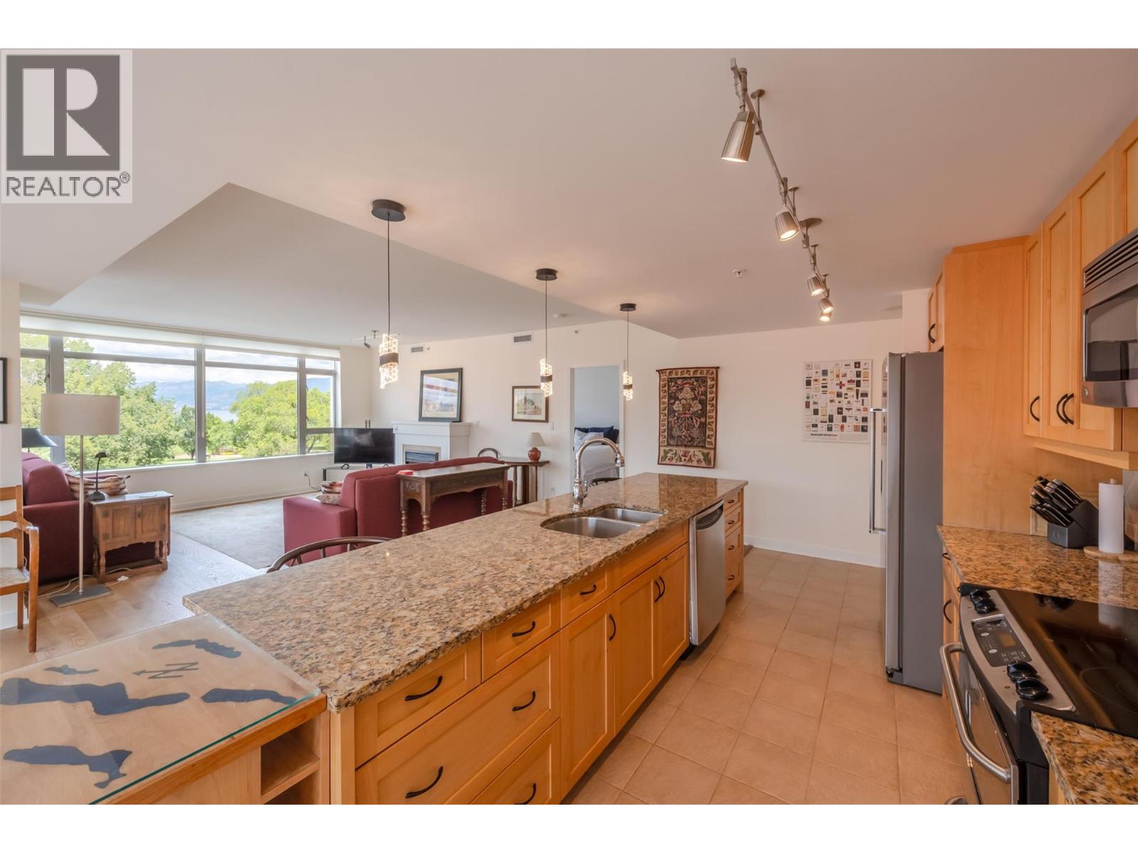 160 Lakeshore Drive W Unit# 401, Penticton