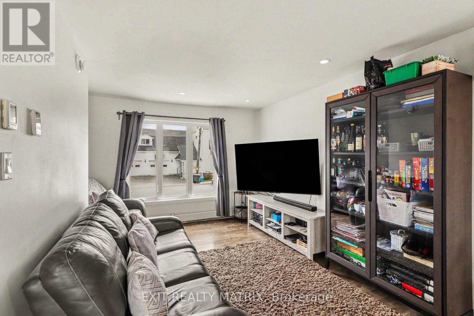 184 LAVERGNE STREET - 3