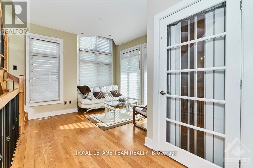 #10 800 MELWOOD AVENUE - 13