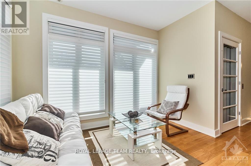 #10 800 MELWOOD AVENUE - 14