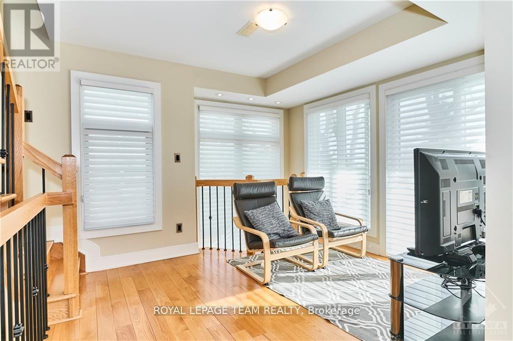 #10 800 MELWOOD AVENUE - 16