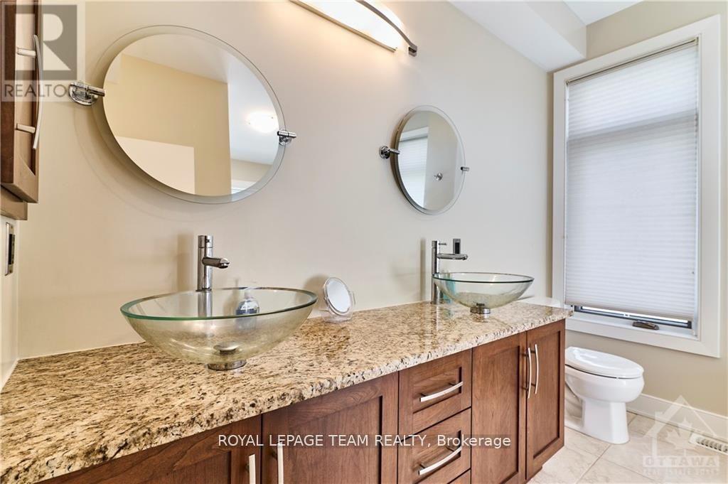 #10 800 MELWOOD AVENUE - 23