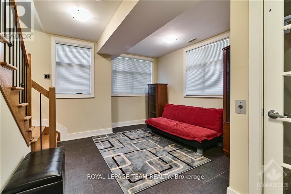#10 800 MELWOOD AVENUE - 27