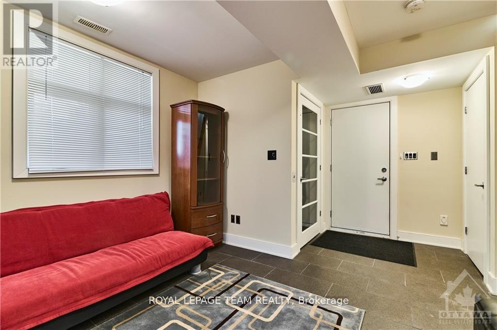 #10 800 MELWOOD AVENUE - 28