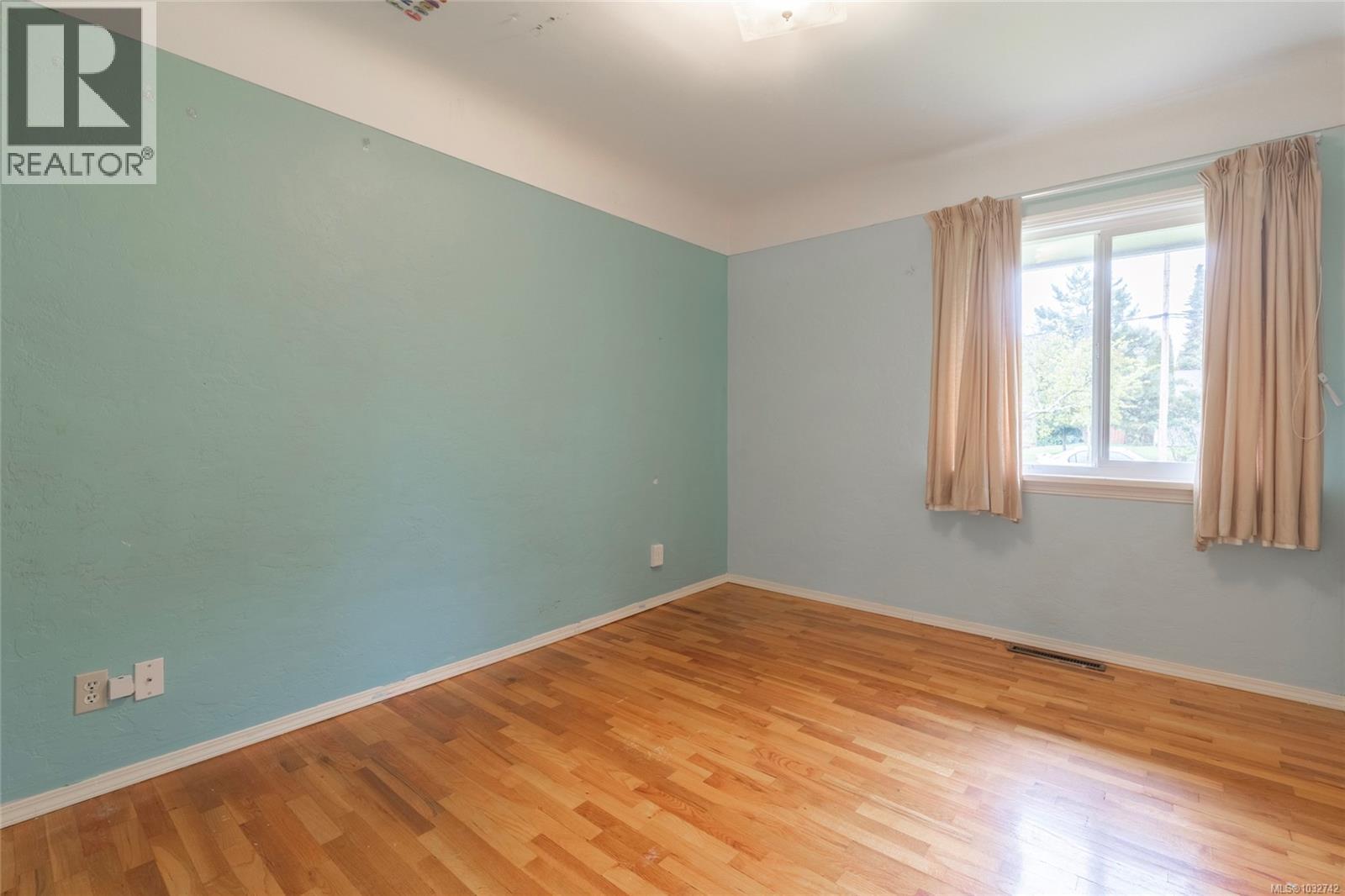 1794 Barrie Rd - 18