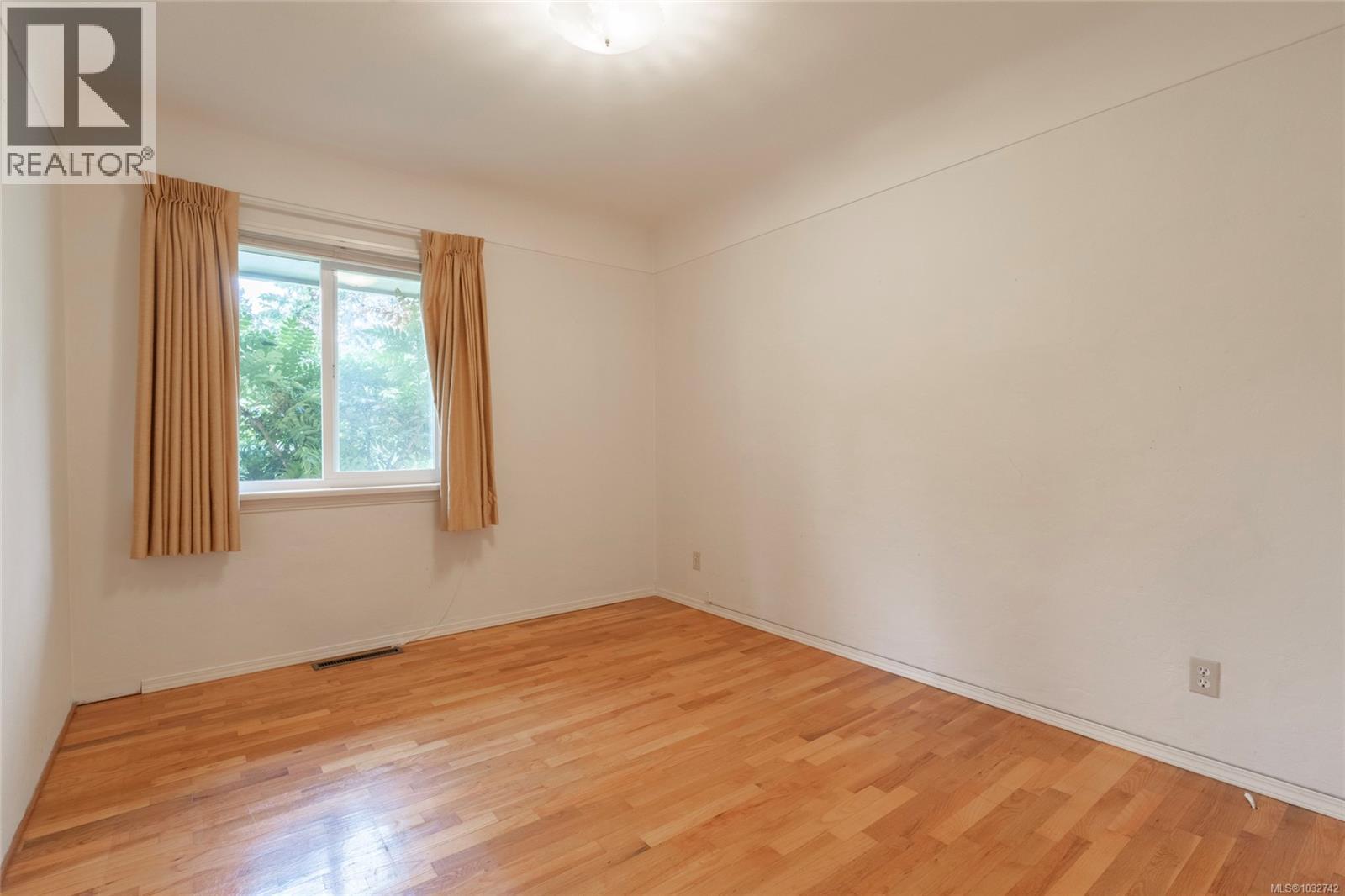 1794 Barrie Rd - 24