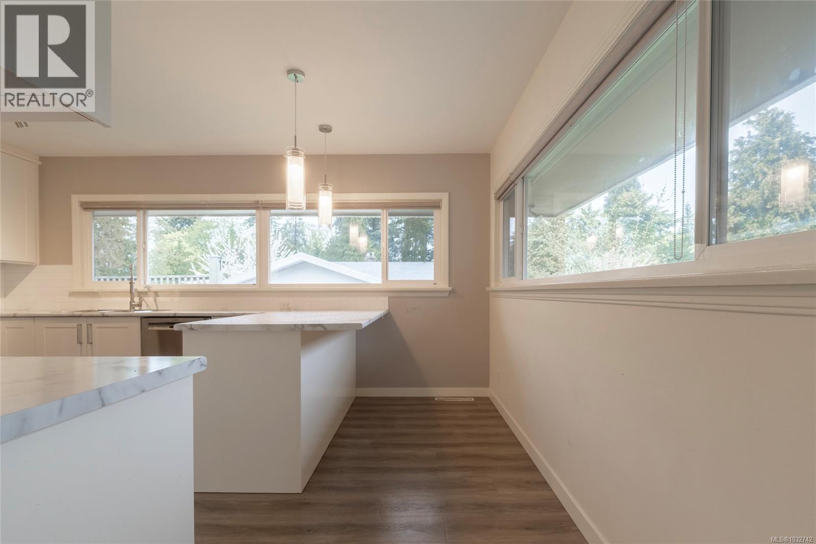 1794 Barrie Rd - 11