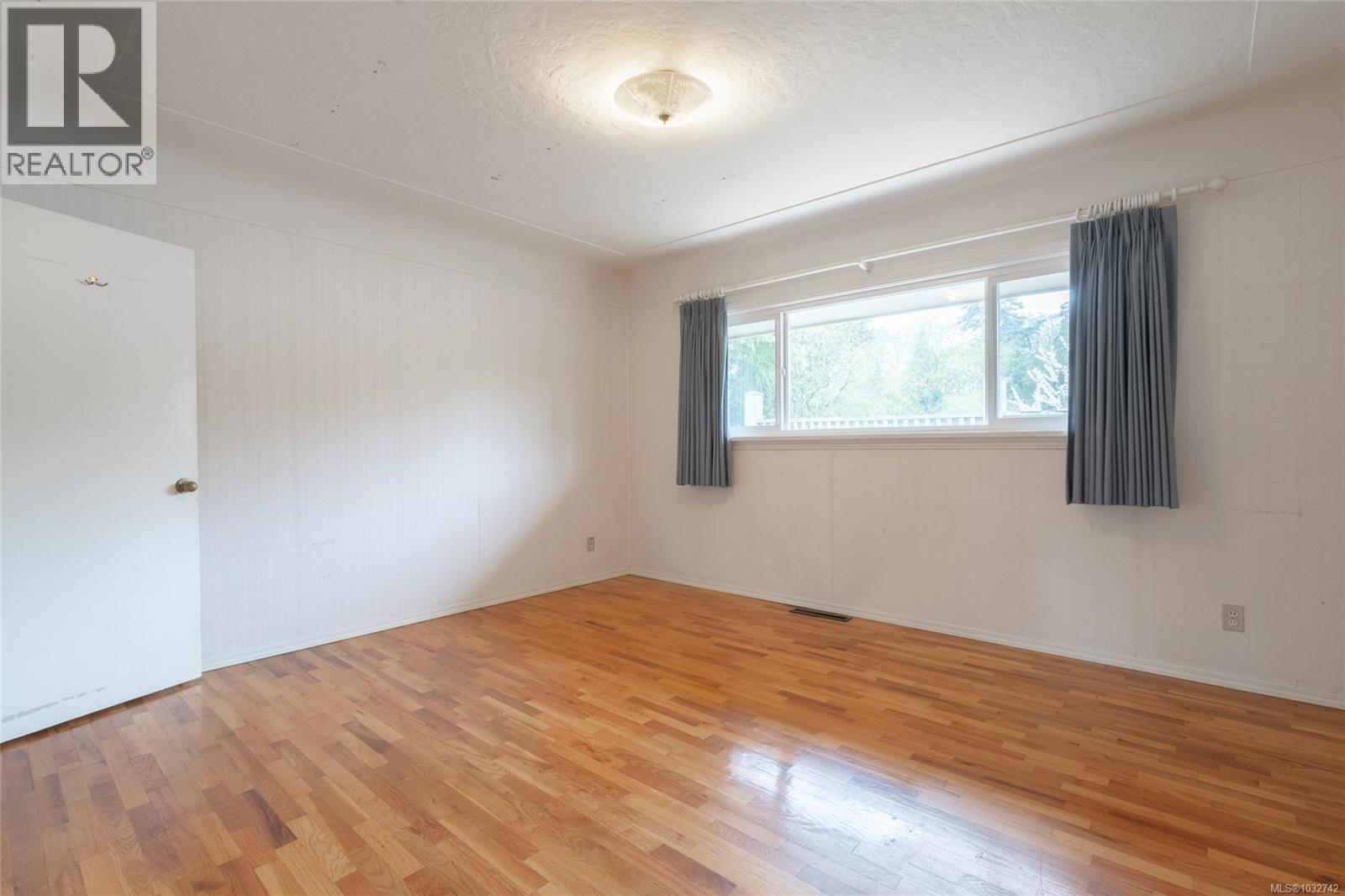 1794 Barrie Rd - 19