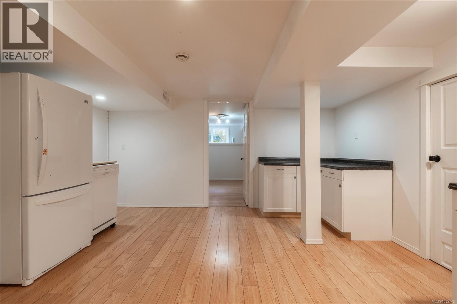 1794 Barrie Rd - 28