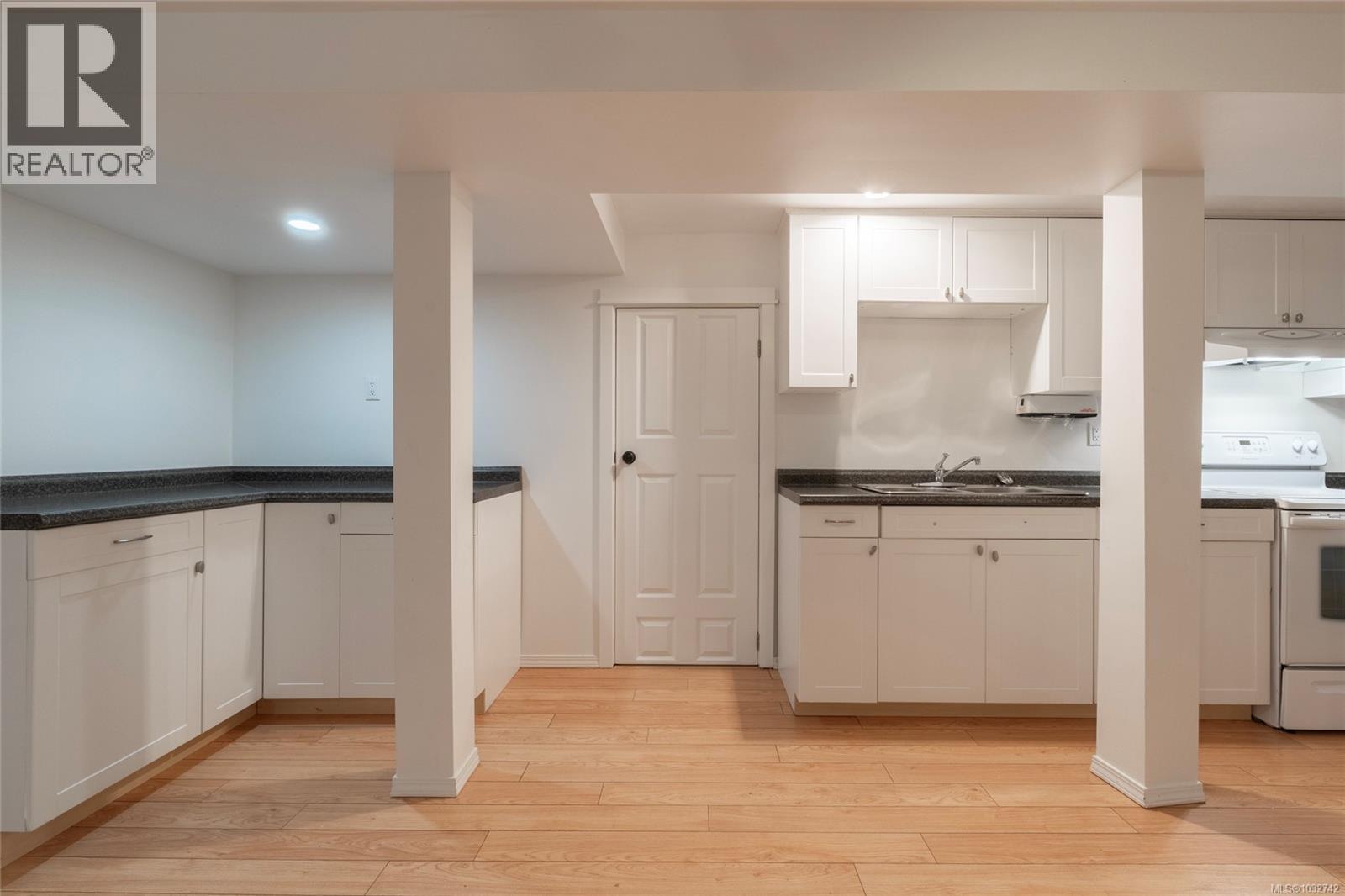 1794 Barrie Rd - 29