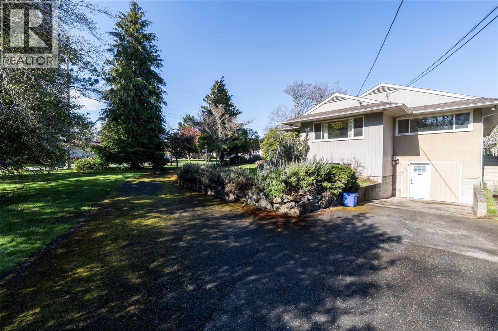 1794 Barrie Rd - 41