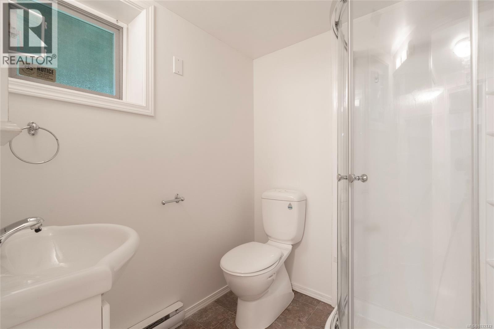 1794 Barrie Rd - 32