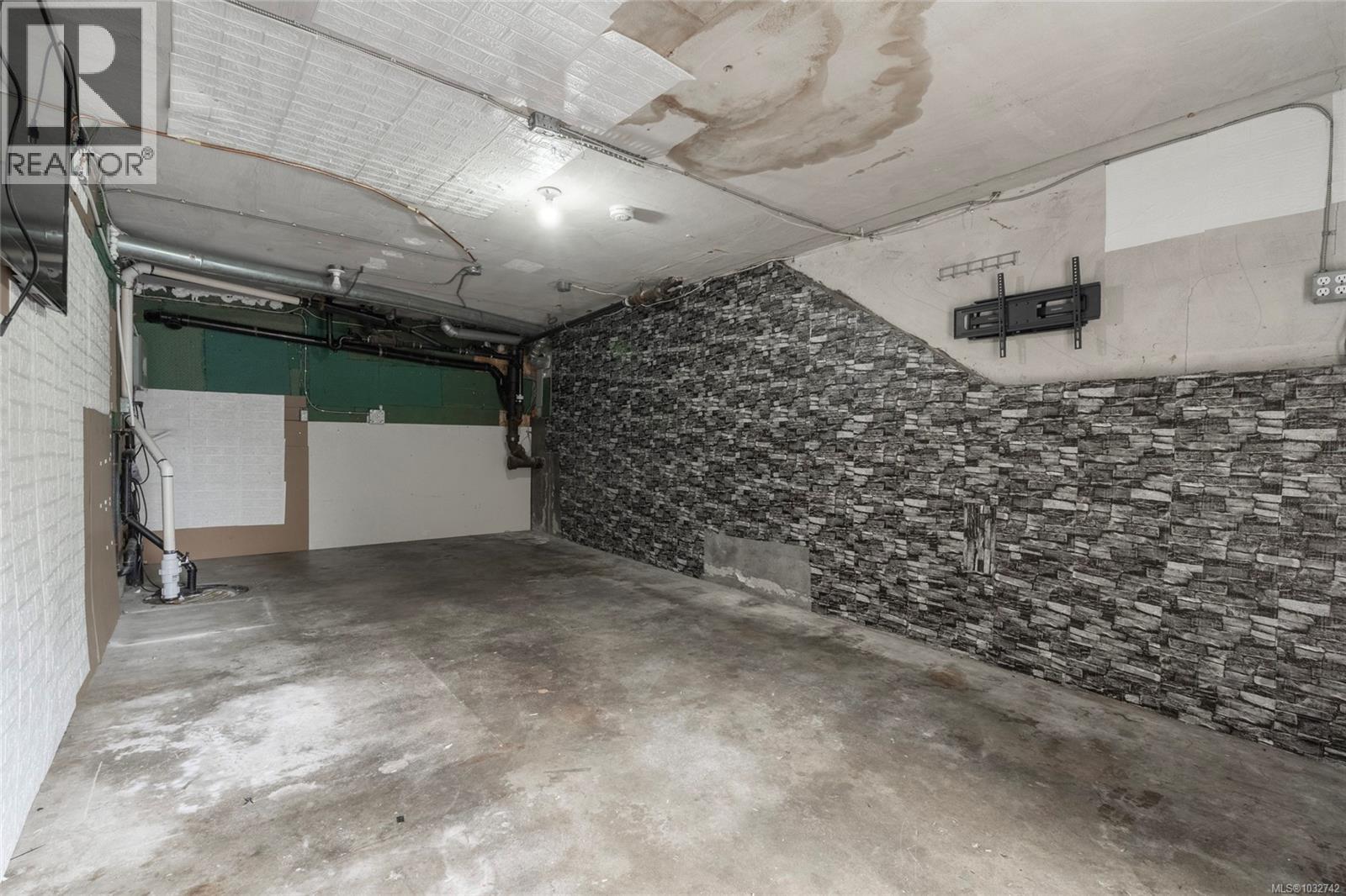 1794 Barrie Rd - 34