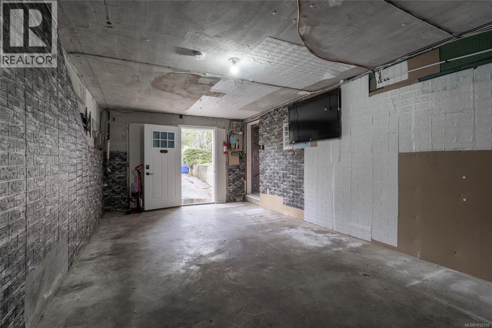 1794 Barrie Rd - 35