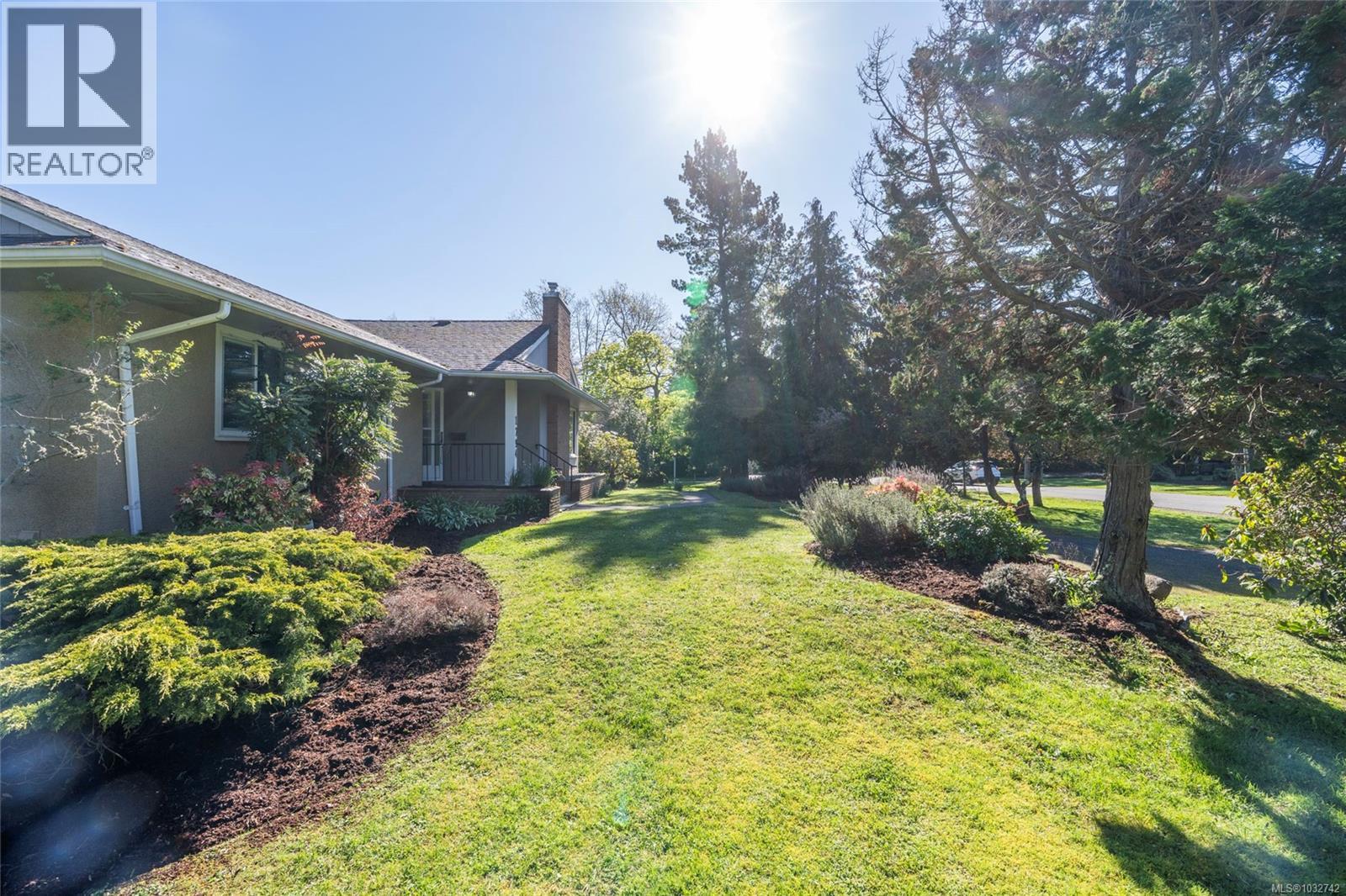 1794 Barrie Rd - 51
