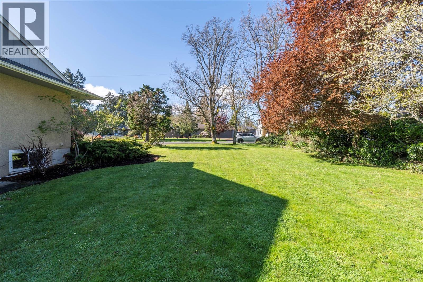 1794 Barrie Rd - 50