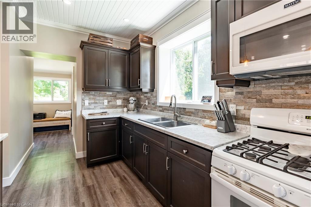 422 LAMBTON Street W - 16