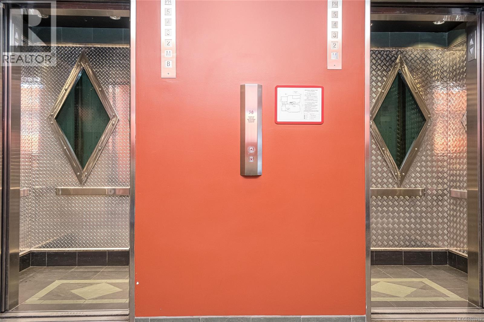 #411 1061 Fort St - 6