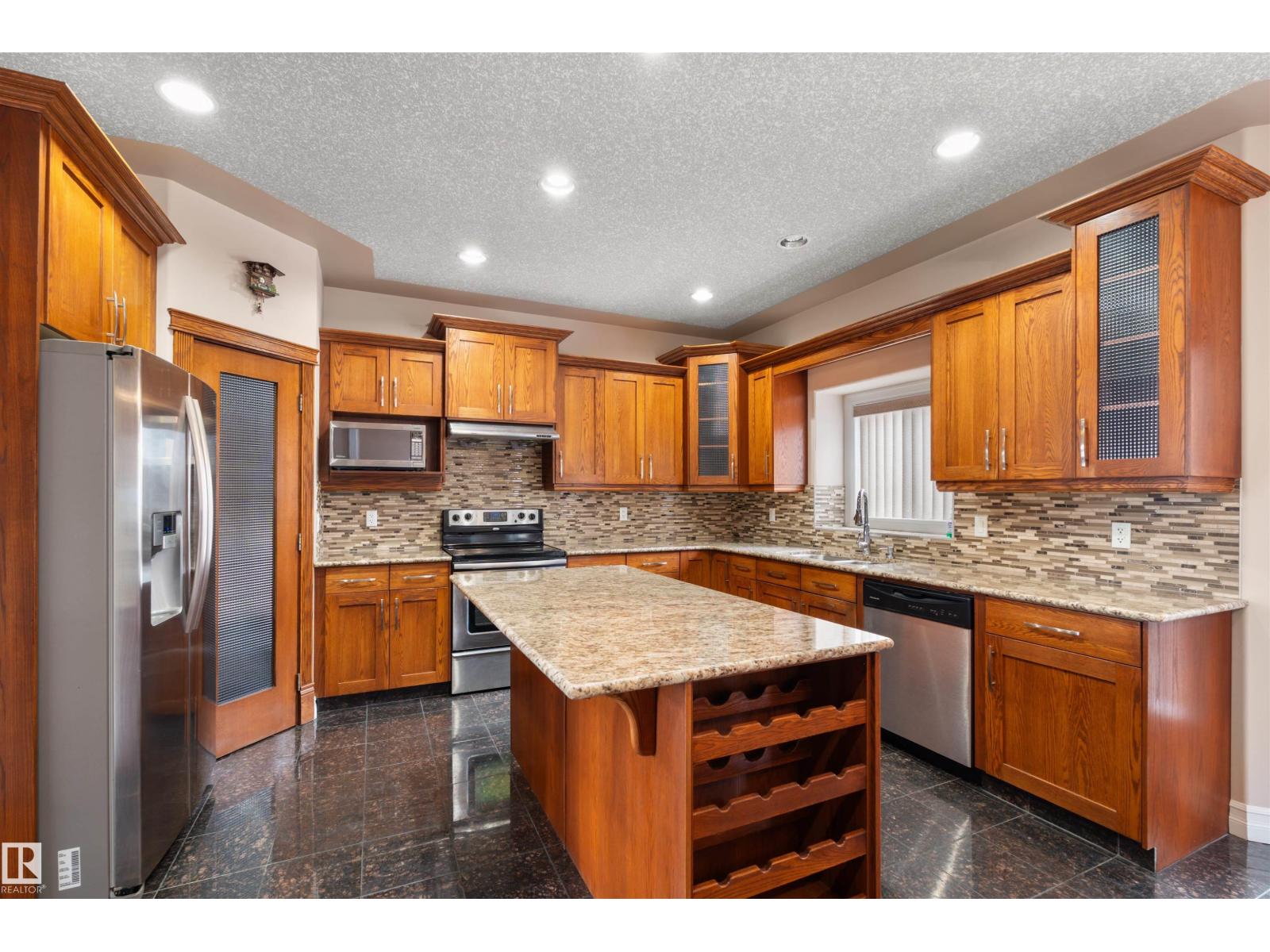 9203 160 AV NW - 12