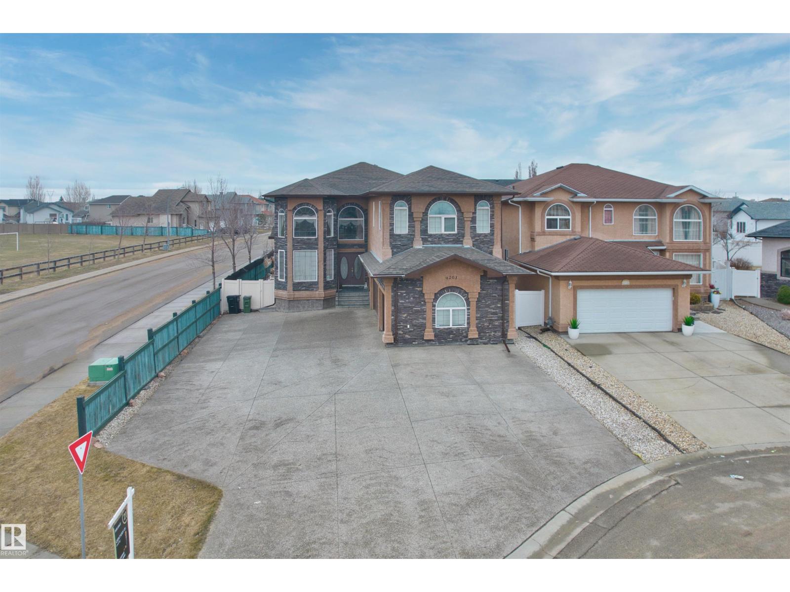 9203 160 AV NW - 2