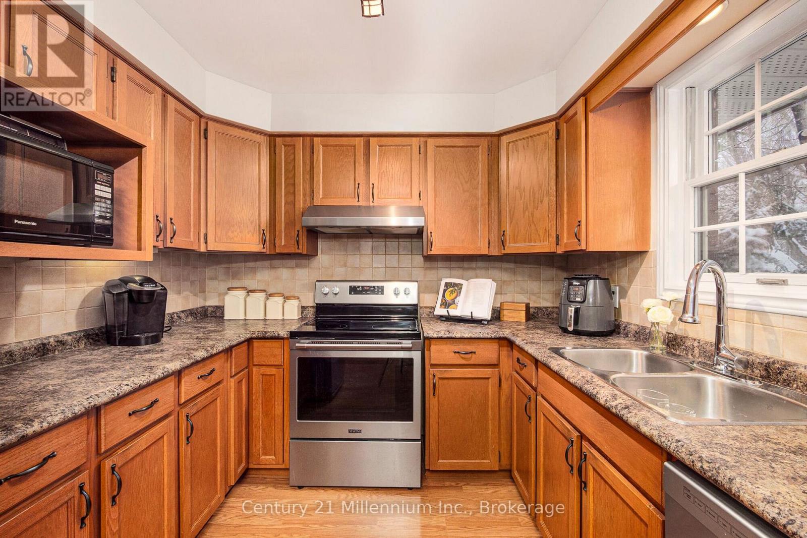 330 1ST STREET W - 19