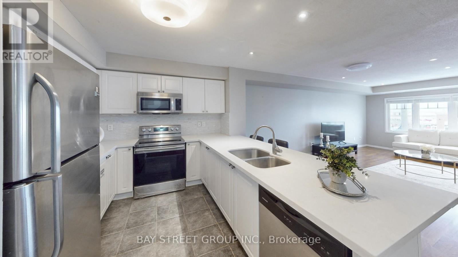 #13 3975 EGLINTON AVENUE W - 7