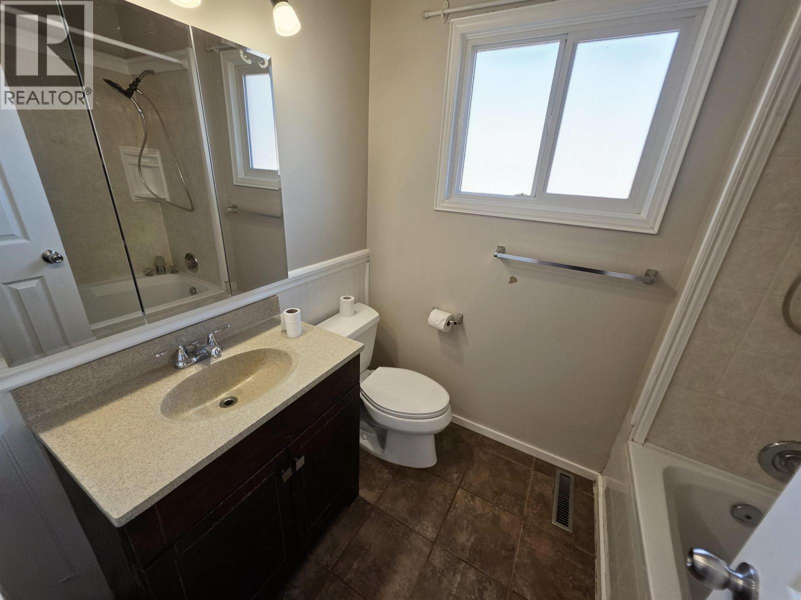 Photo 12 of 22 — 253 MOFFAT STREET · Prince George, BC
