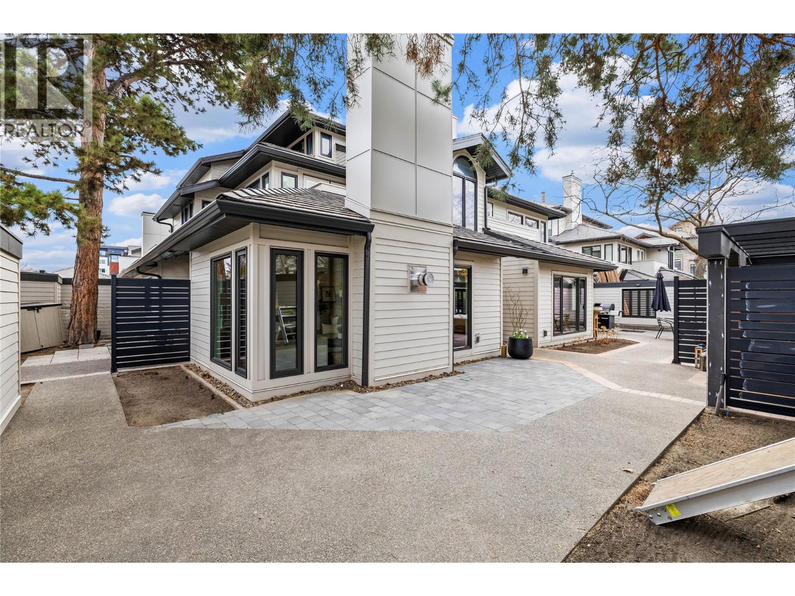 2831 Abbott Street, Kelowna