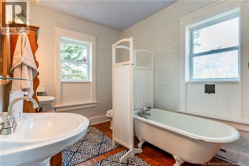 657 Royal Road - 33
