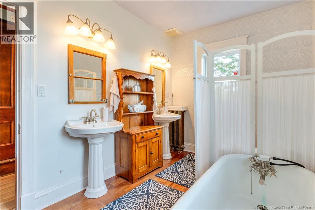 657 Royal Road - 34