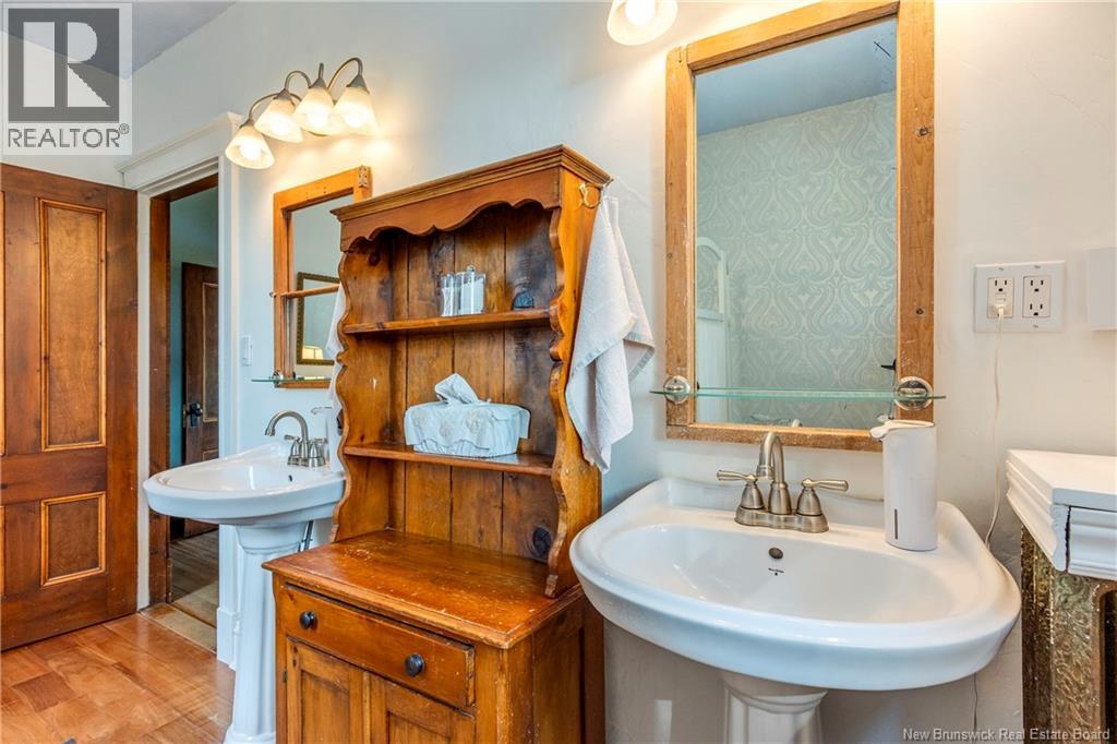 657 Royal Road - 35
