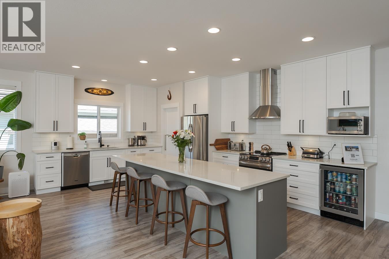 Photo 11 of 40 — 3475 PARKVIEW CRESCENT · Prince George, BC