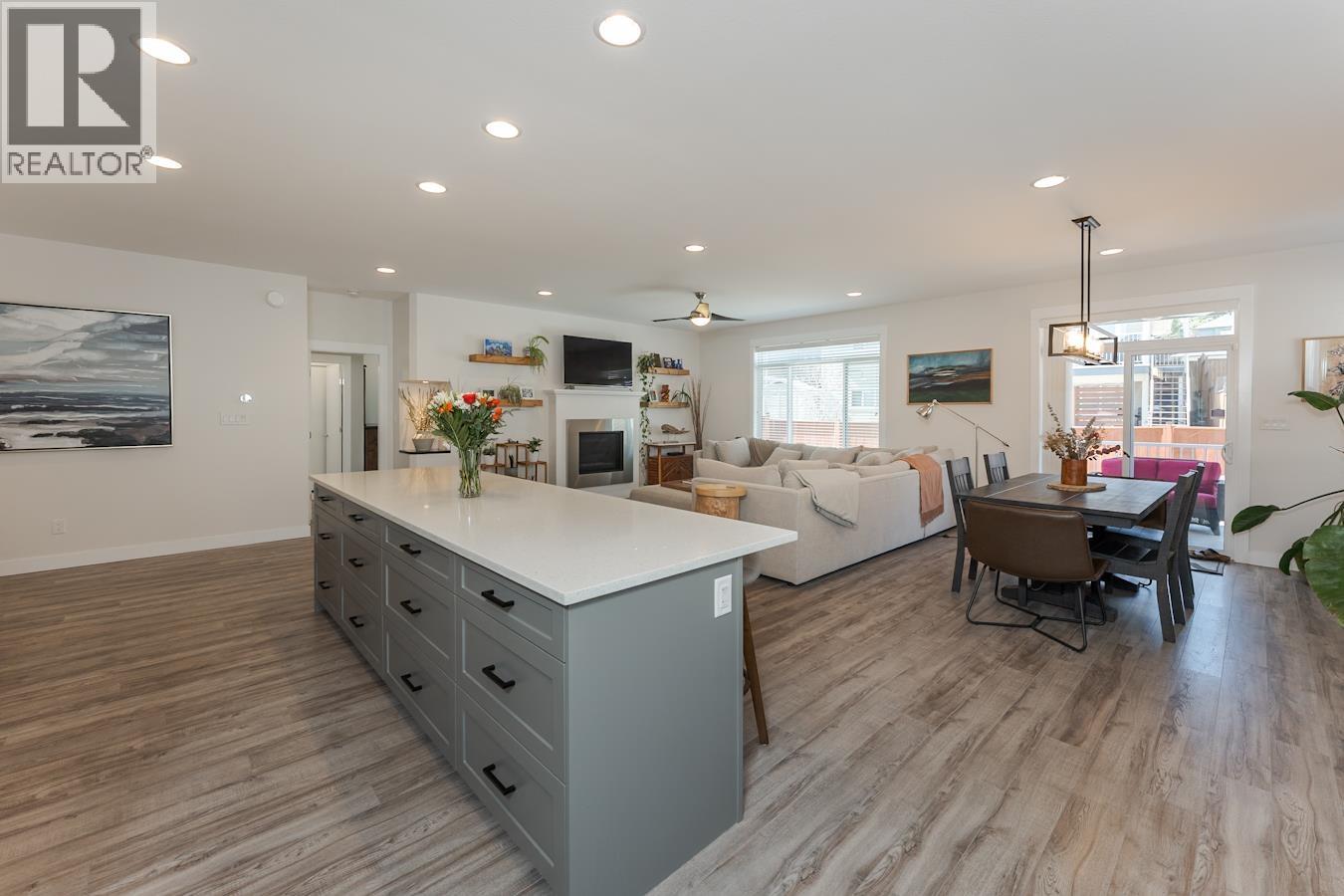 Photo 9 of 40 — 3475 PARKVIEW CRESCENT · Prince George, BC