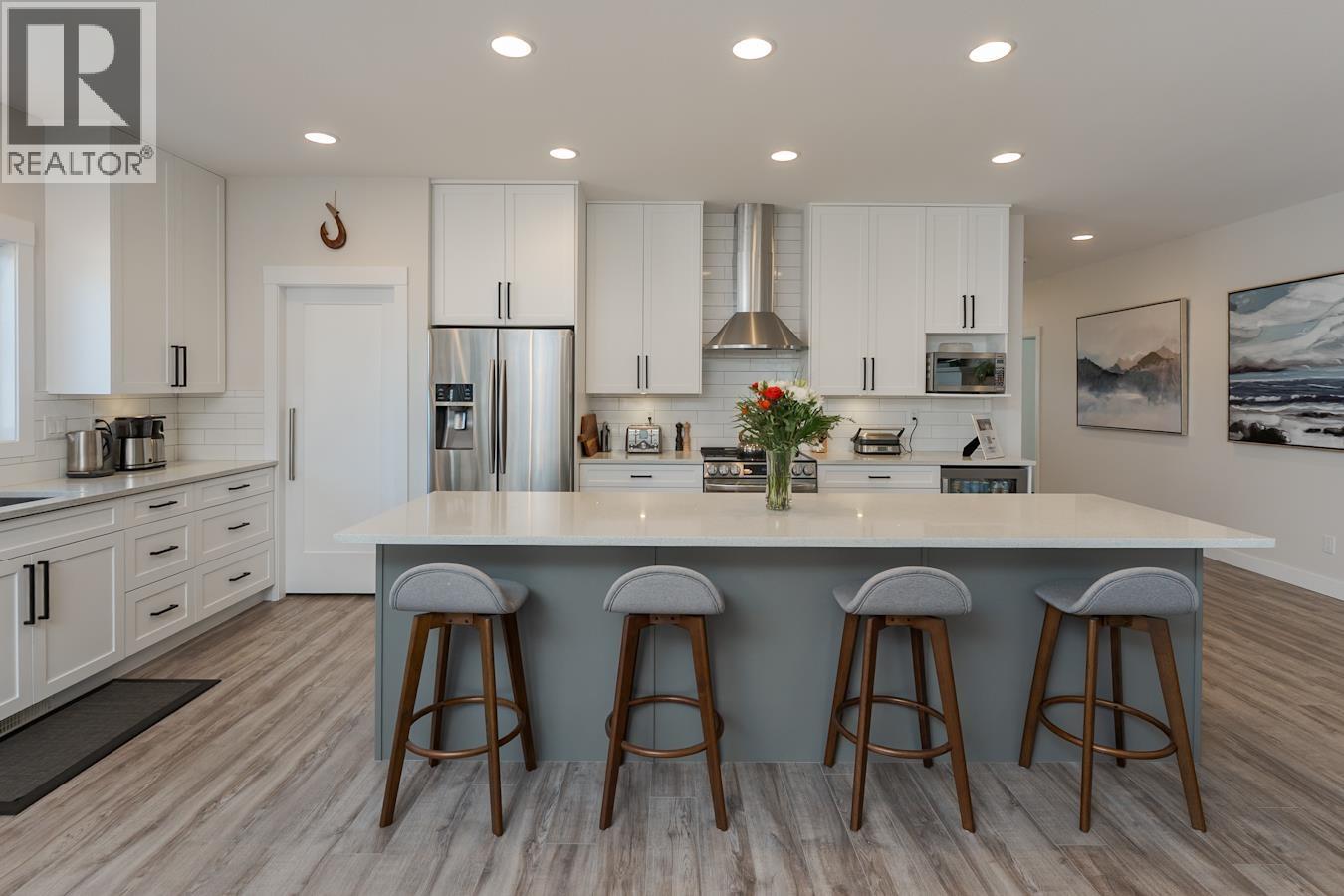 Photo 10 of 40 — 3475 PARKVIEW CRESCENT · Prince George, BC