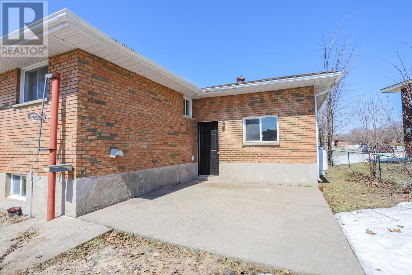 35 Pozzebon CRES, Sault Ste. Marie, Ontario, P6C6A7 — Photo 39