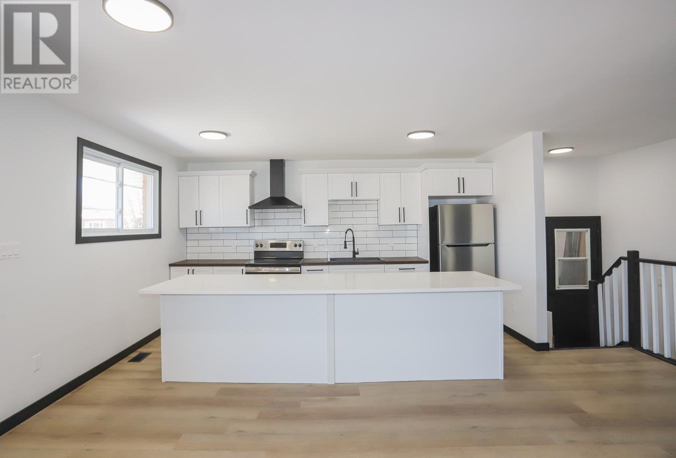 35 Pozzebon CRES, Sault Ste. Marie, Ontario, P6C6A7 — Photo 4