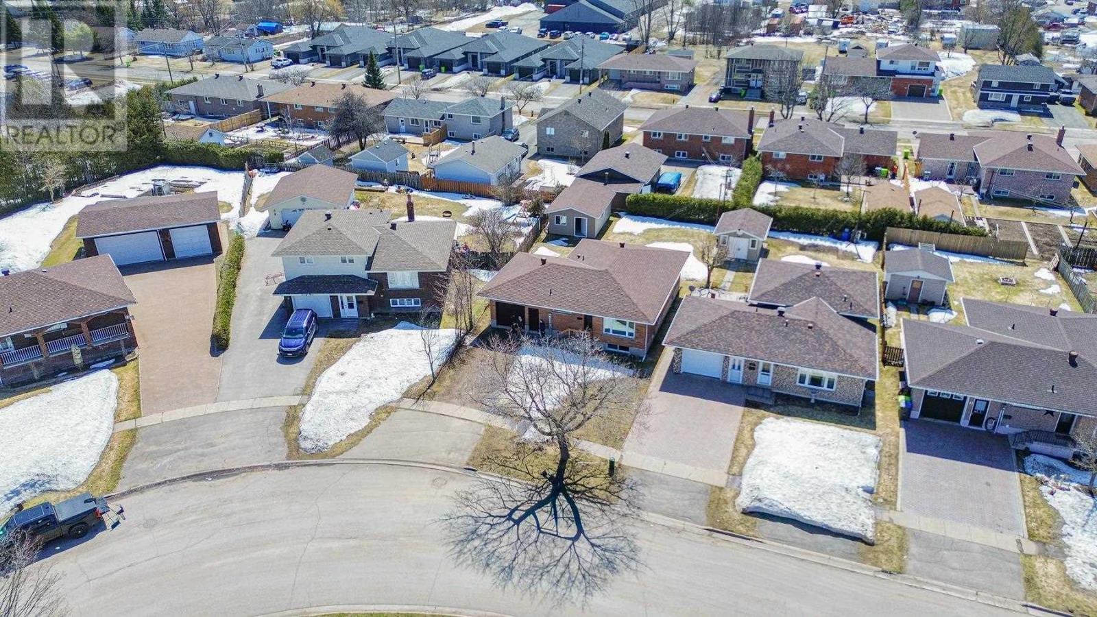 35 Pozzebon CRES, Sault Ste. Marie, Ontario, P6C6A7 — Photo 46