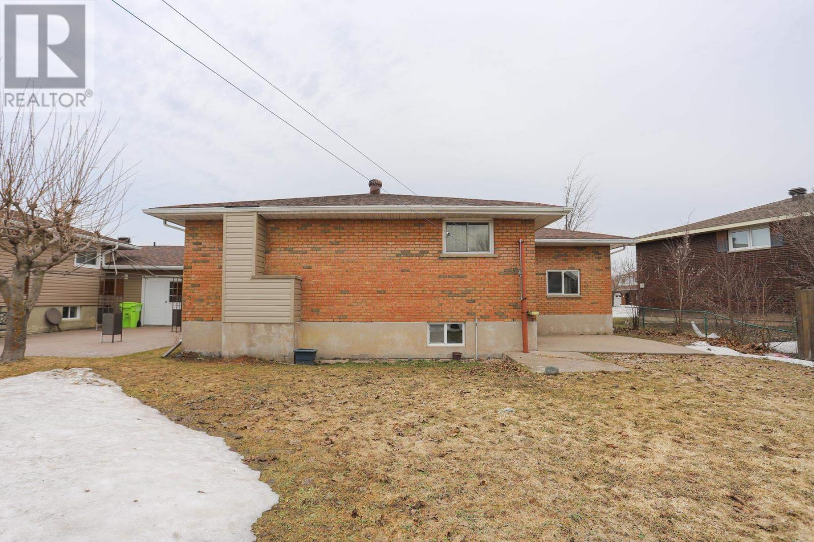 35 Pozzebon CRES, Sault Ste. Marie, Ontario, P6C6A7 — Photo 40
