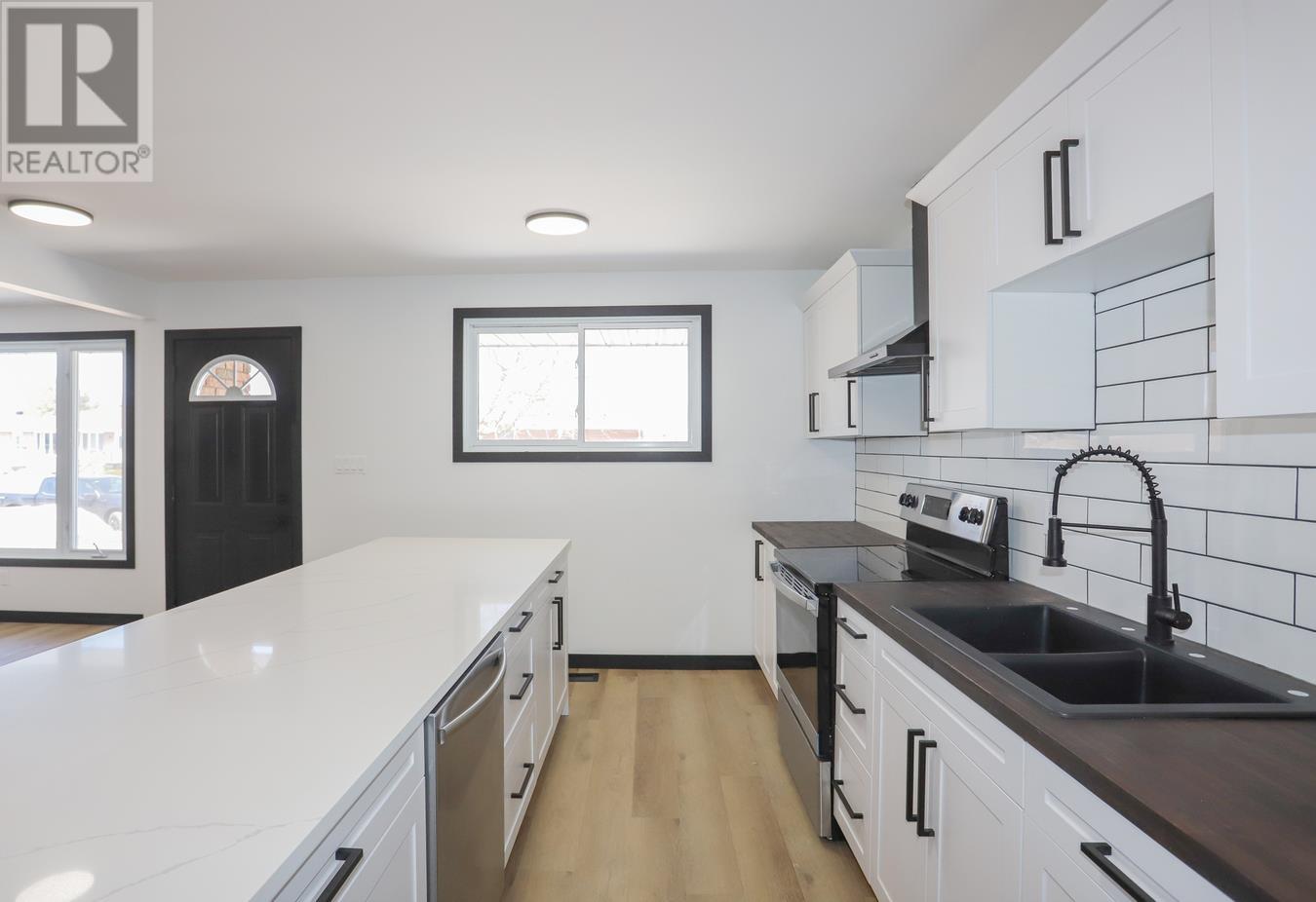 35 Pozzebon CRES, Sault Ste. Marie, Ontario, P6C6A7 — Photo 9