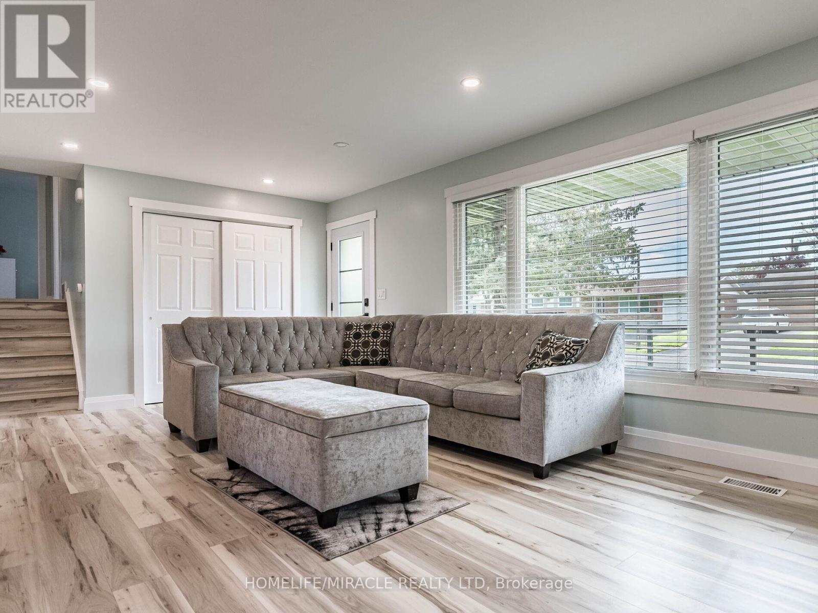38 MARTHA COURT - 23