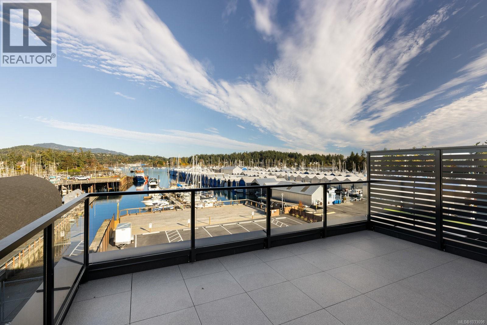 #201 2270 Harbour Rd - 38