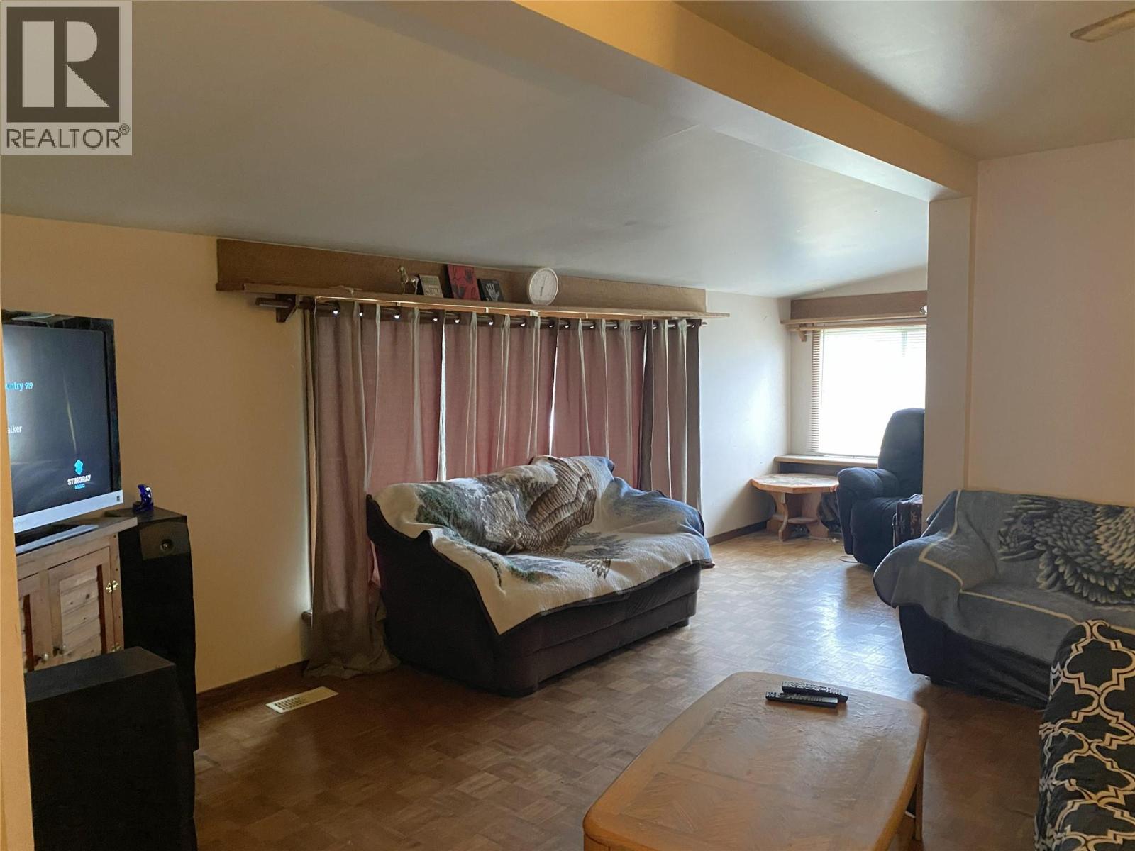 5945 Darcy Road - 6
