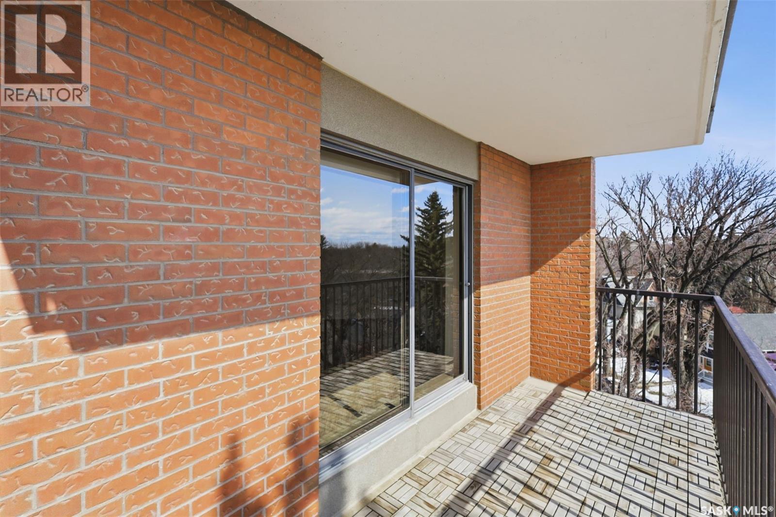 #501 717 Victoria AVENUE - 24