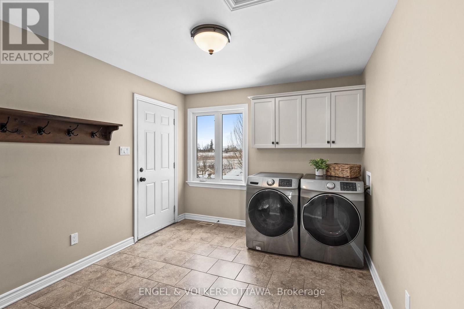 5579 LOMBARDY DRIVE - 29