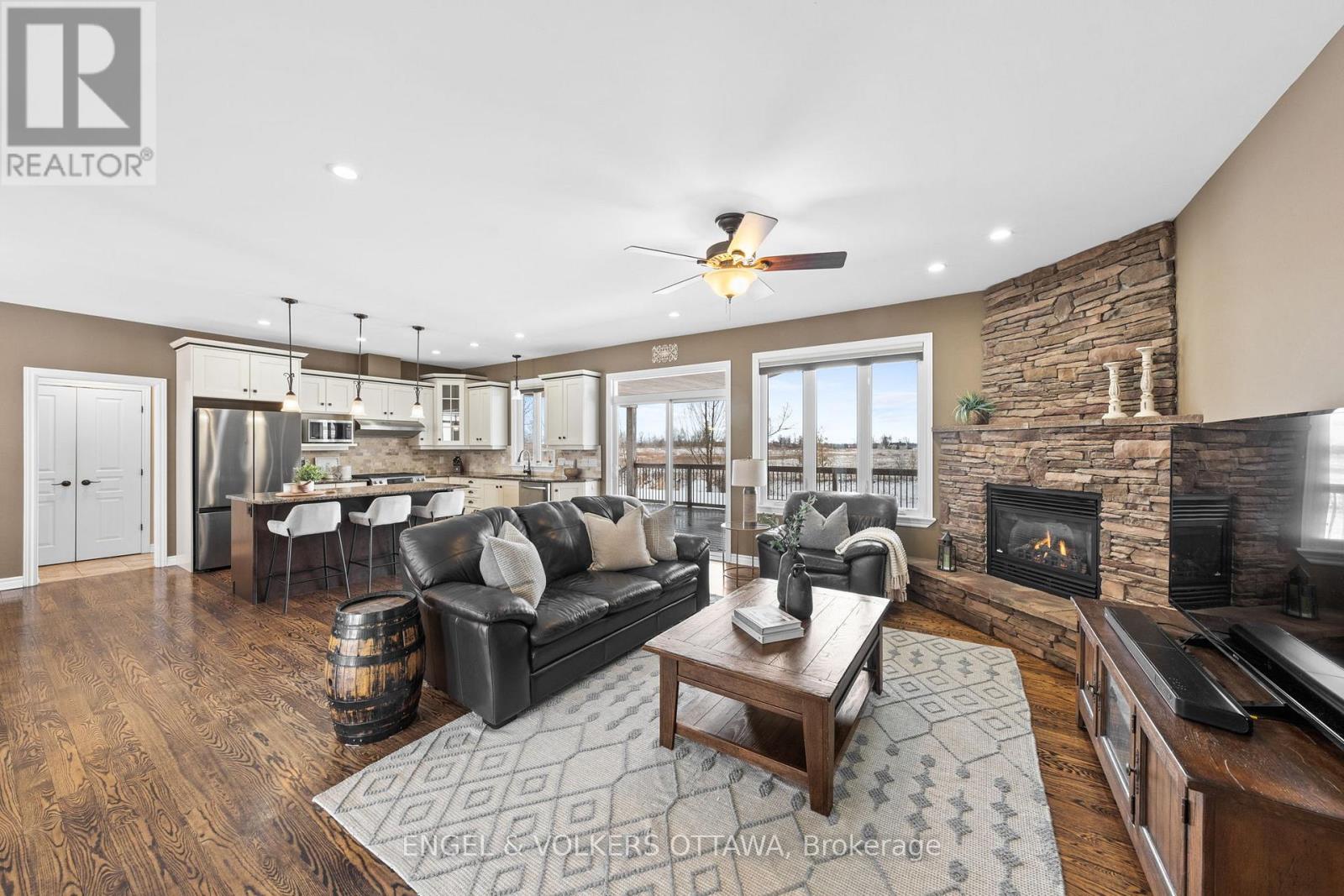 5579 LOMBARDY DRIVE - 7