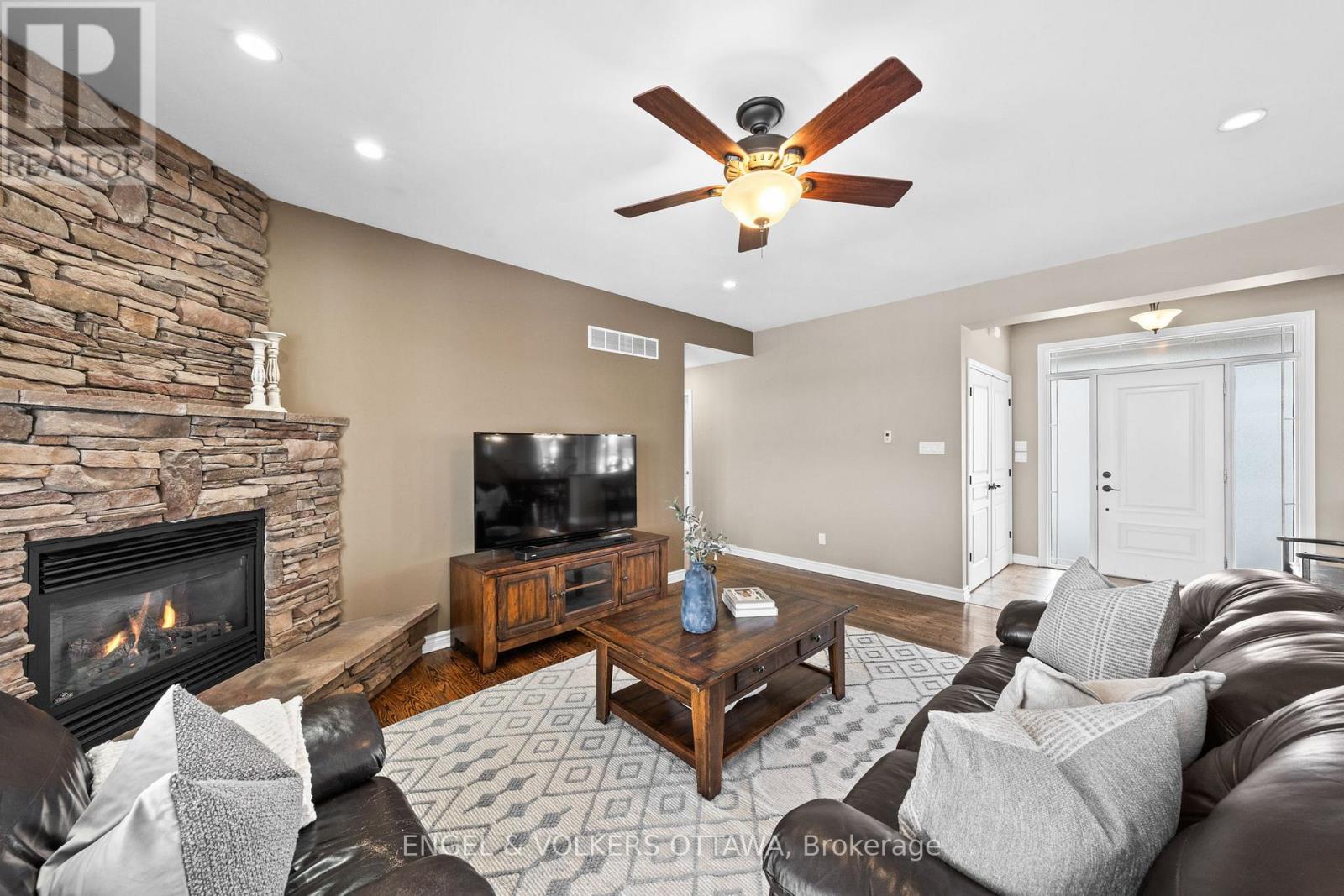 5579 LOMBARDY DRIVE - 8