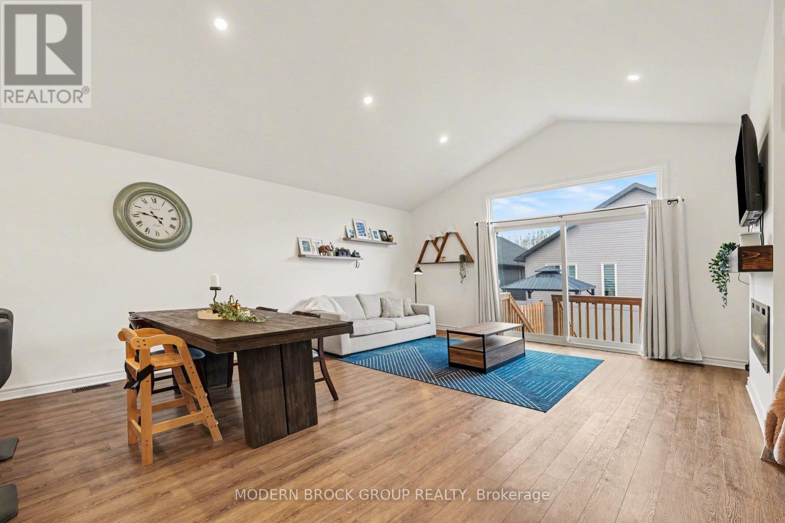 17 DOUGLAS BROWN WAY - 12