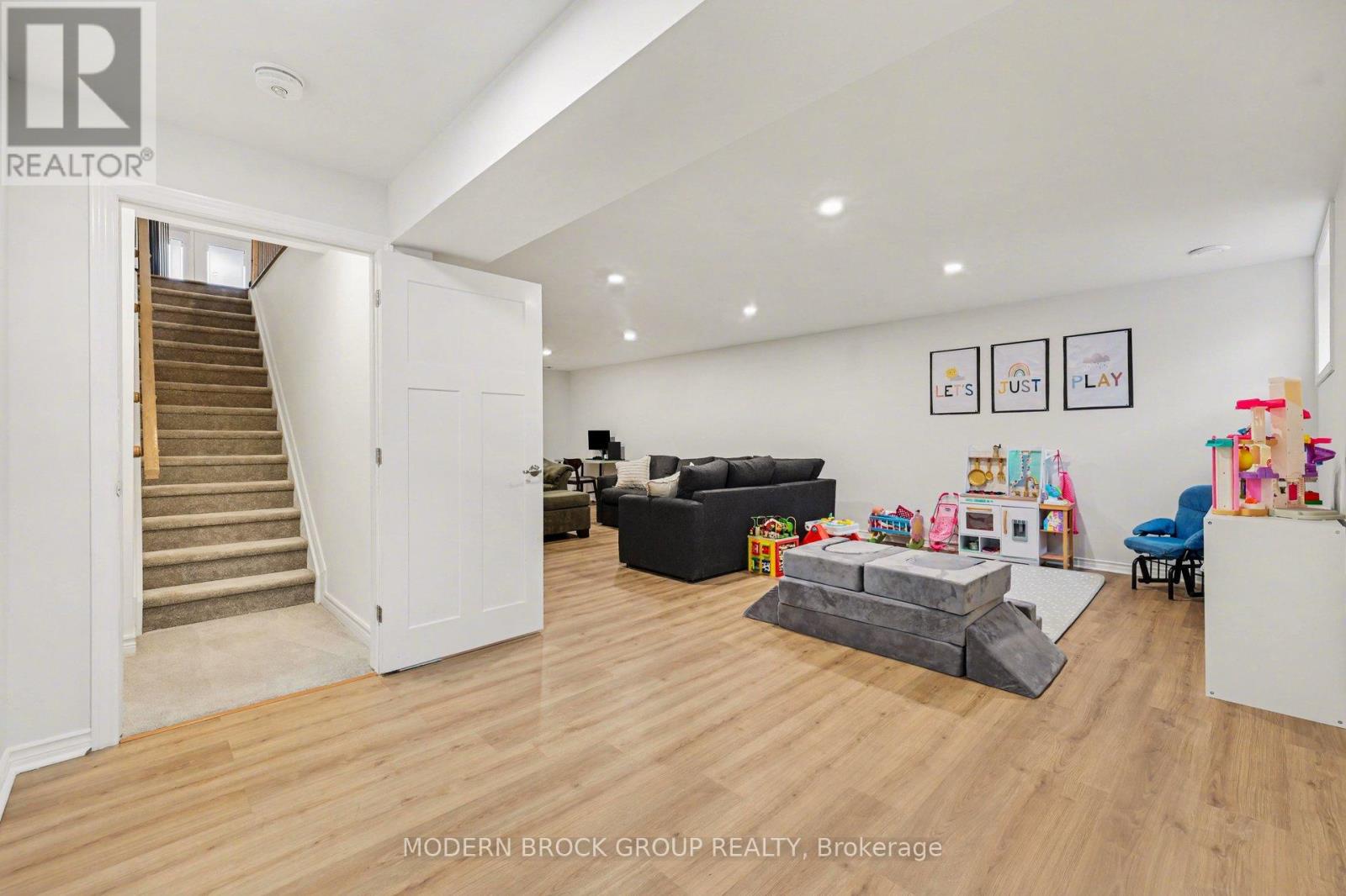 17 DOUGLAS BROWN WAY - 23